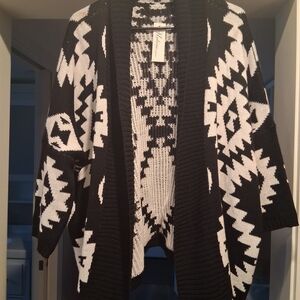 NWT Boutique Sample Black And White Pattern Cardigan